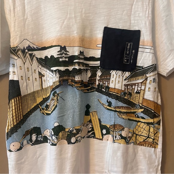 uniqlo 🎉rare🎉hokusai blue japanese theme white tshirt with front pocket - Picture 6 of 13